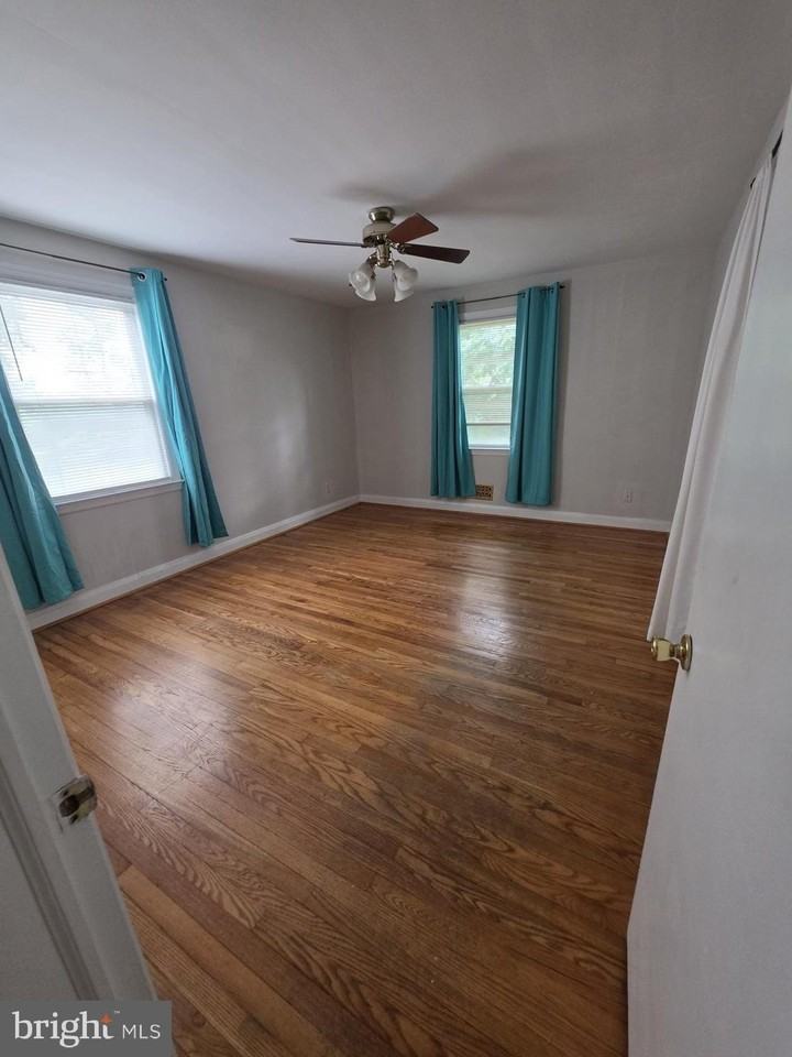 1617 Frederick Rd - Photo 4 of 9