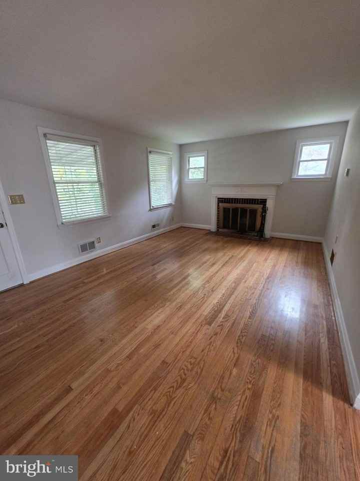 1617 Frederick Rd - Photo 5 of 9