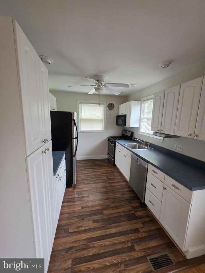 1617 Frederick Rd - Photo 6 of 9
