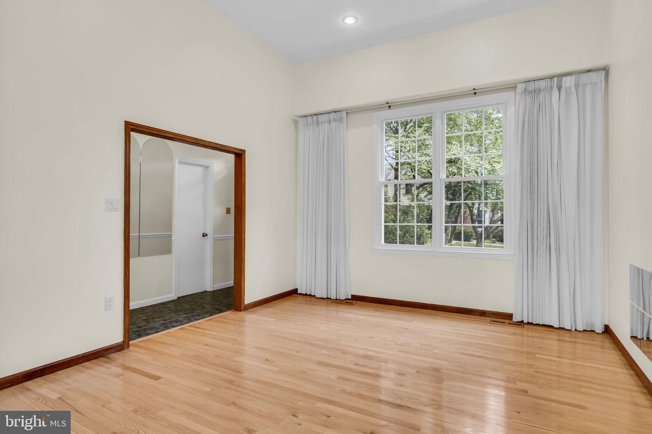 606 Northcliffe Dr - Photo 4 of 25