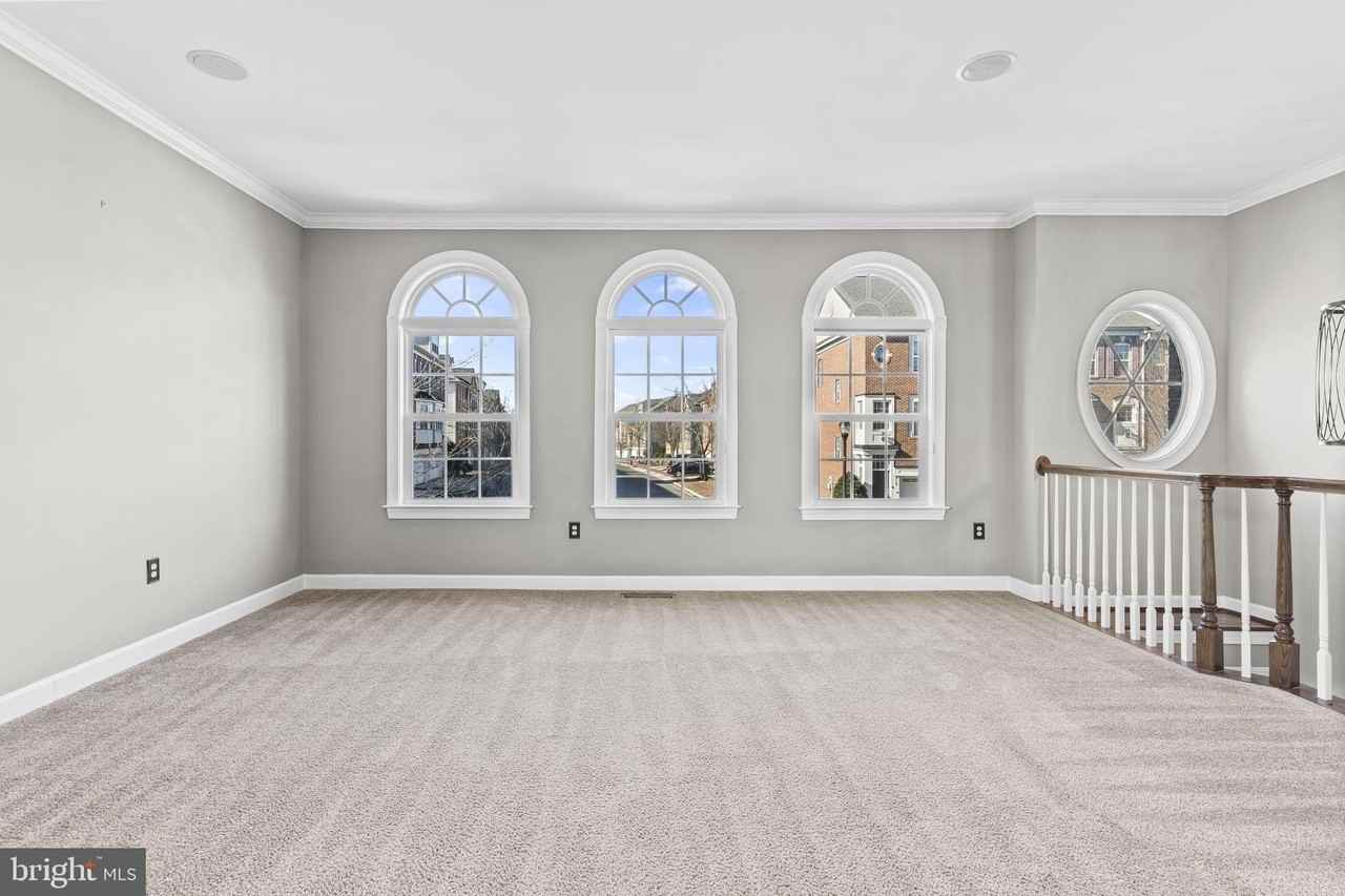 518 Bolin Ter - Photo 3 of 36