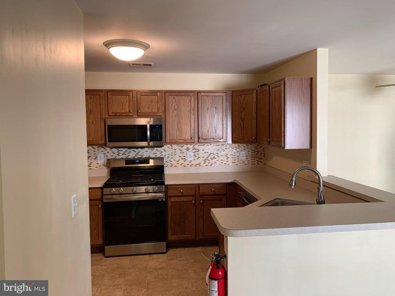 110 Lionheart Ln - Photo 6 of 20