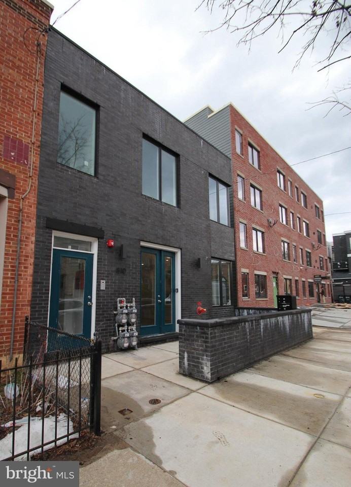 810 N Uber St #2 - Photo 2 of 34