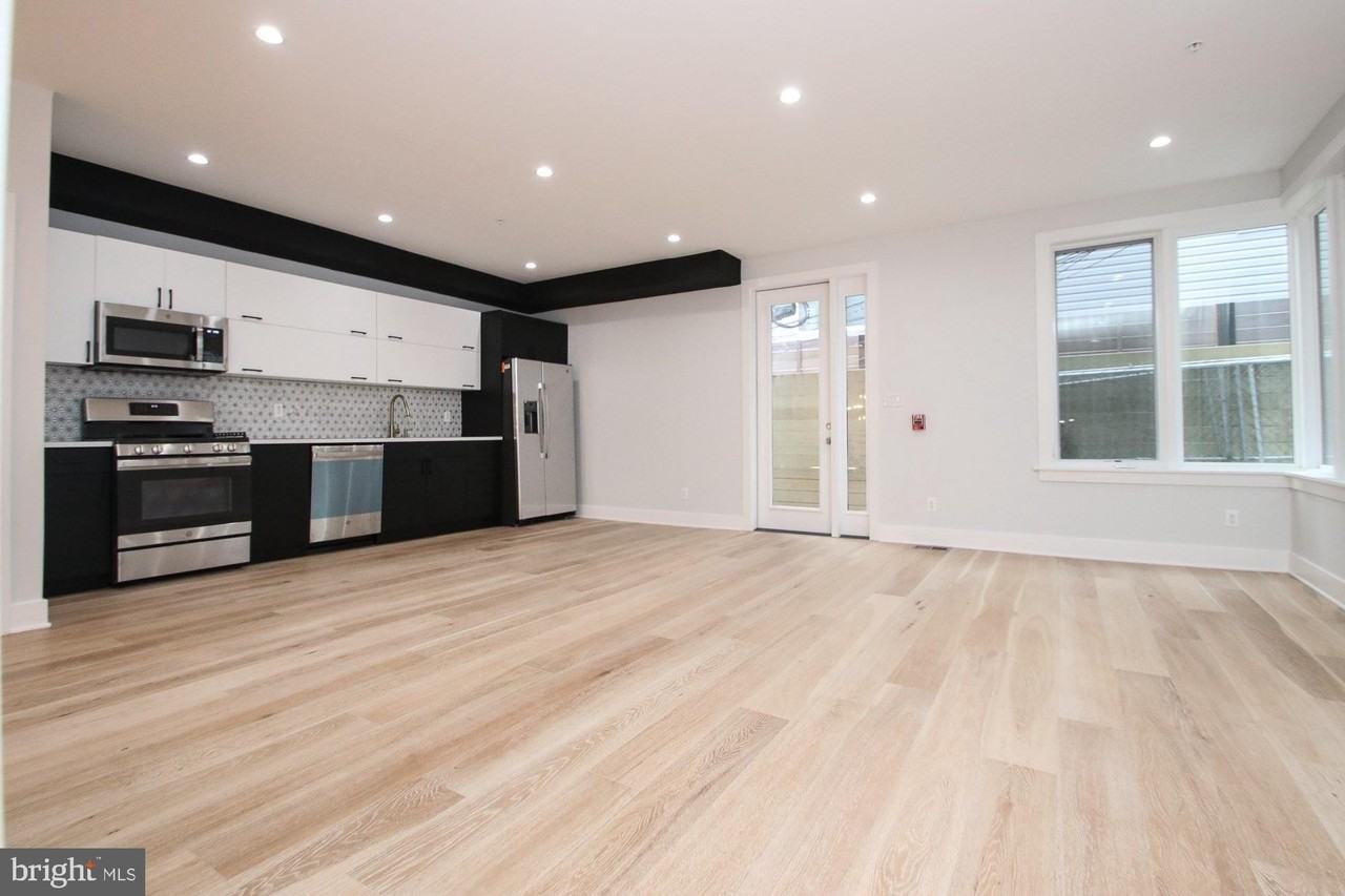 810 N Uber St #2 - Photo 4 of 34