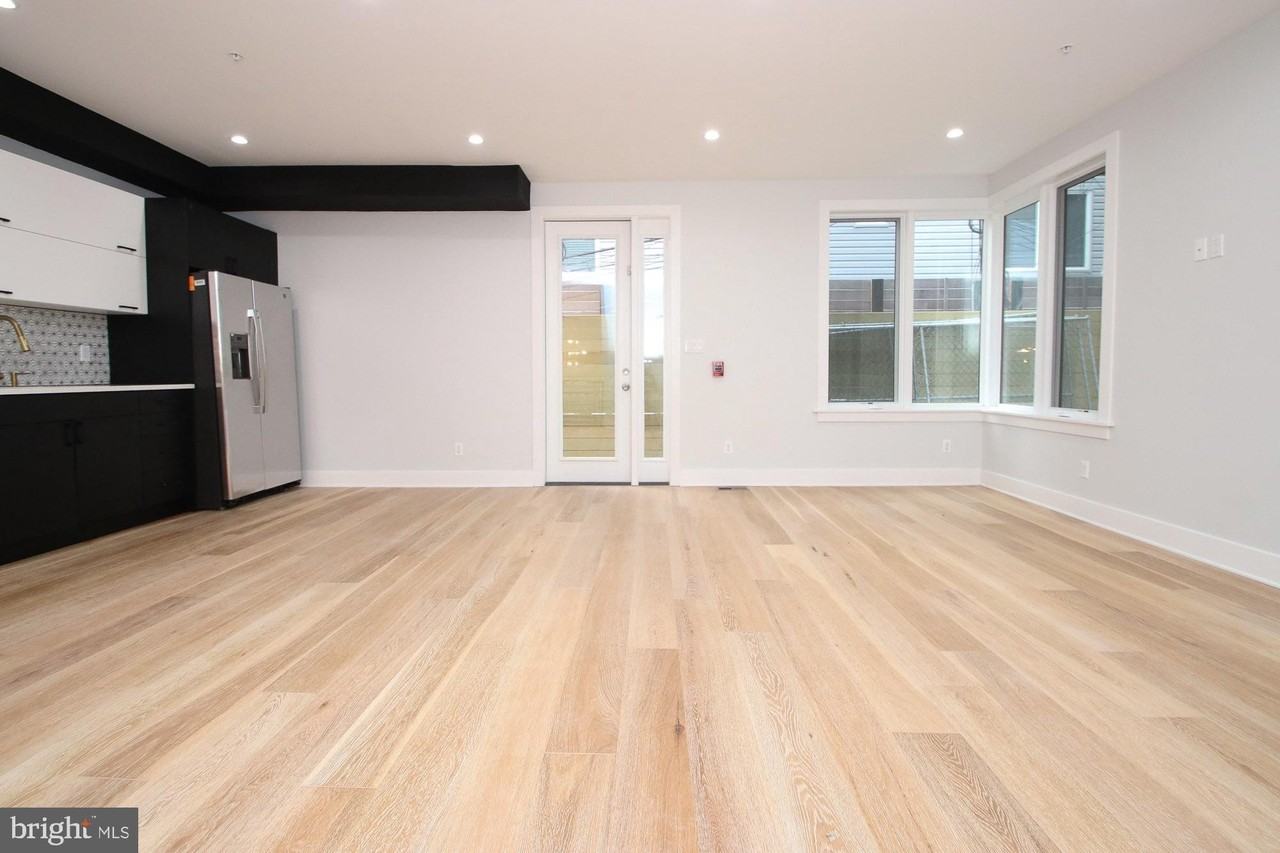 810 N Uber St #2 - Photo 5 of 34