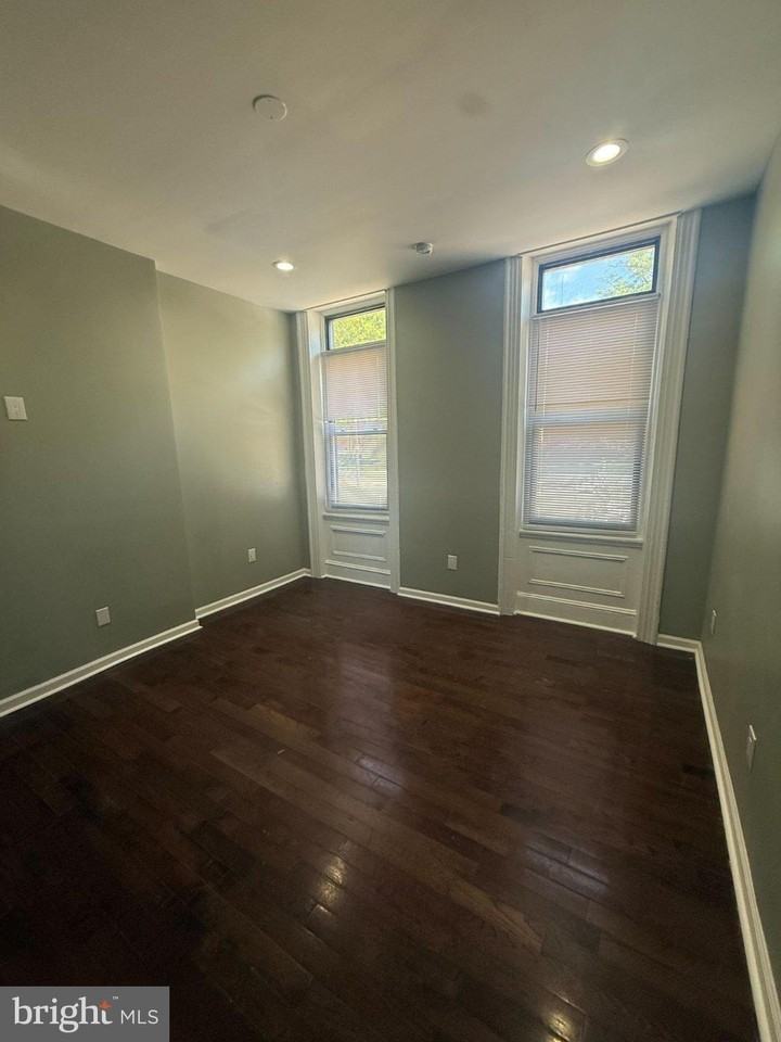 1714 W Girard Ave #1 - Photo 4 of 6