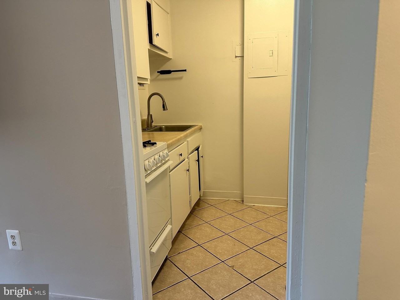 1111 Arlington Blvd #429 - Photo 5 of 18