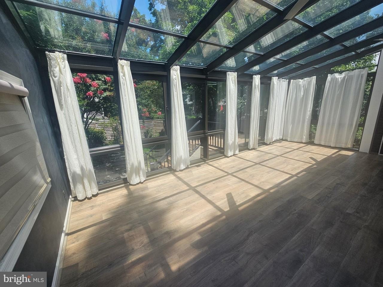 102 E Oak St - Photo 6 of 19