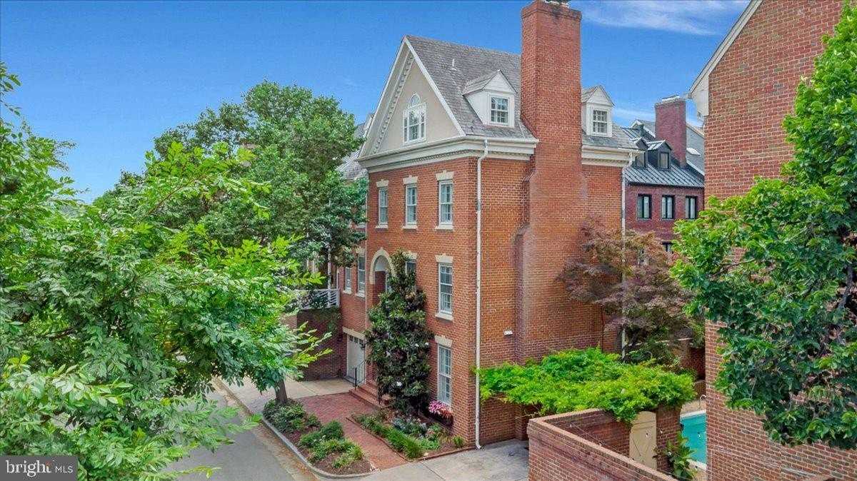 303 S Union St - Photo 5 of 50