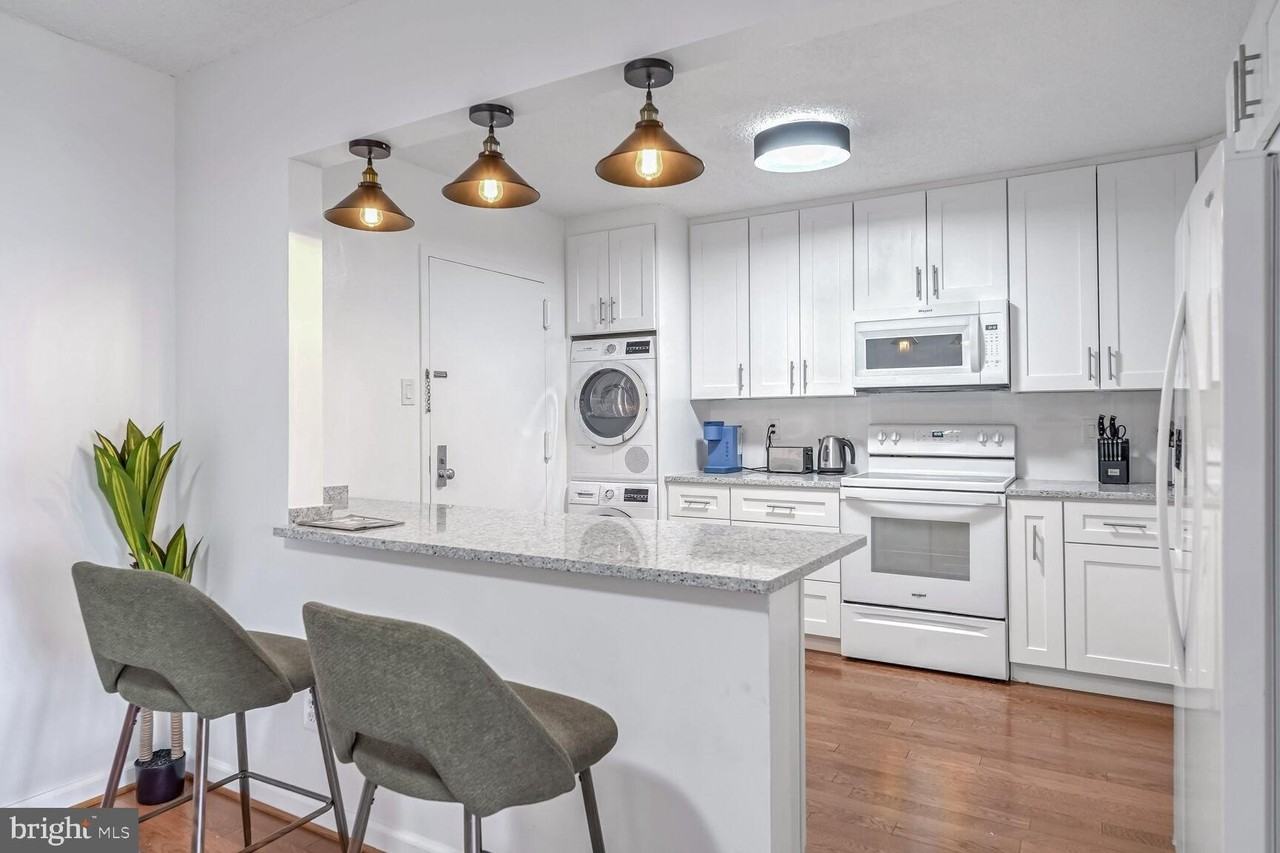 1800 Old Meadow Rd #904 - Photo 5 of 16