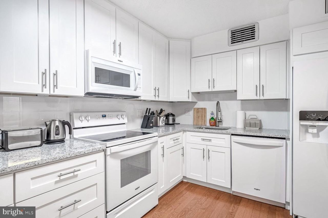 1800 Old Meadow Rd #904 - Photo 7 of 16