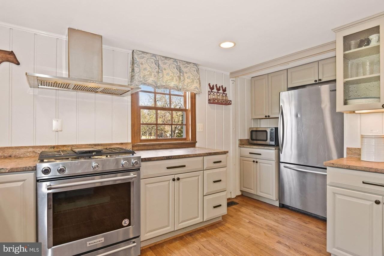 326 Walker Rd - Photo 6 of 50