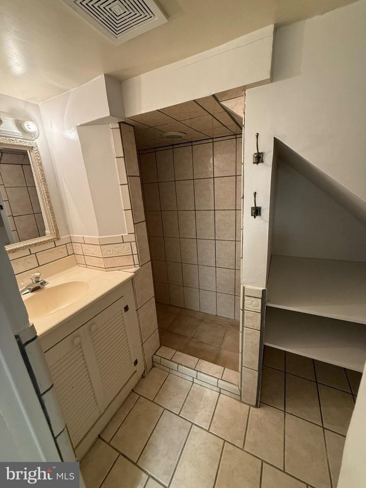 1131 Marion Ave - Photo 7 of 13