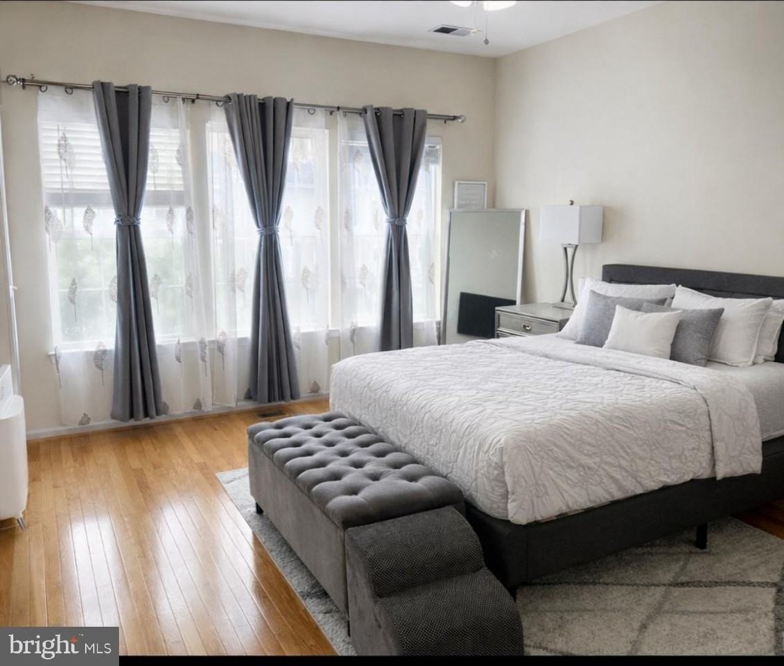 4577 Derring Ln - Photo 3 of 5