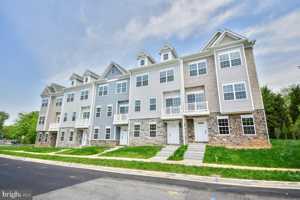 featured image of 8276 Safarian Way