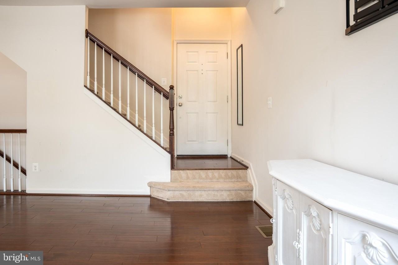 42243 Canary Grass Sq - Photo 3 of 50