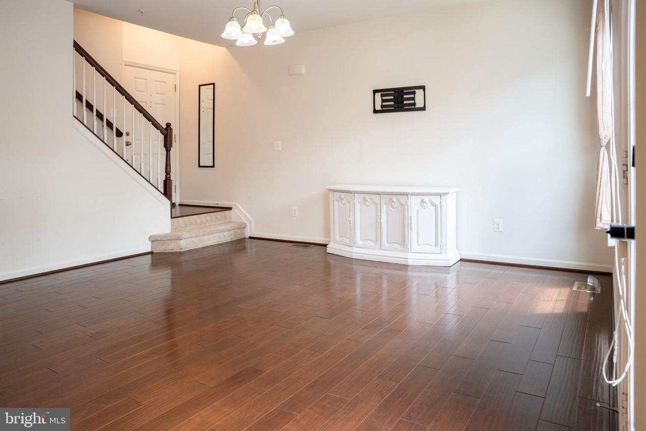 42243 Canary Grass Sq - Photo 4 of 50