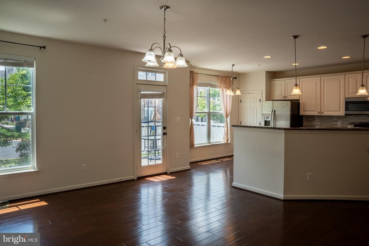 42243 Canary Grass Sq - Photo 7 of 50