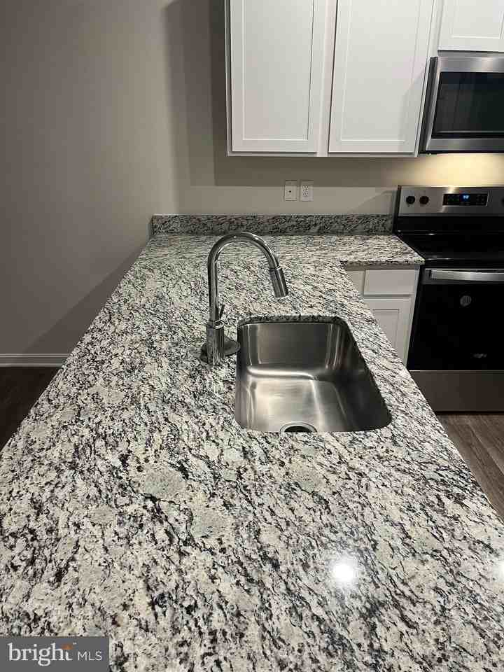 224 Caterpillar Dr - Photo 2 of 25