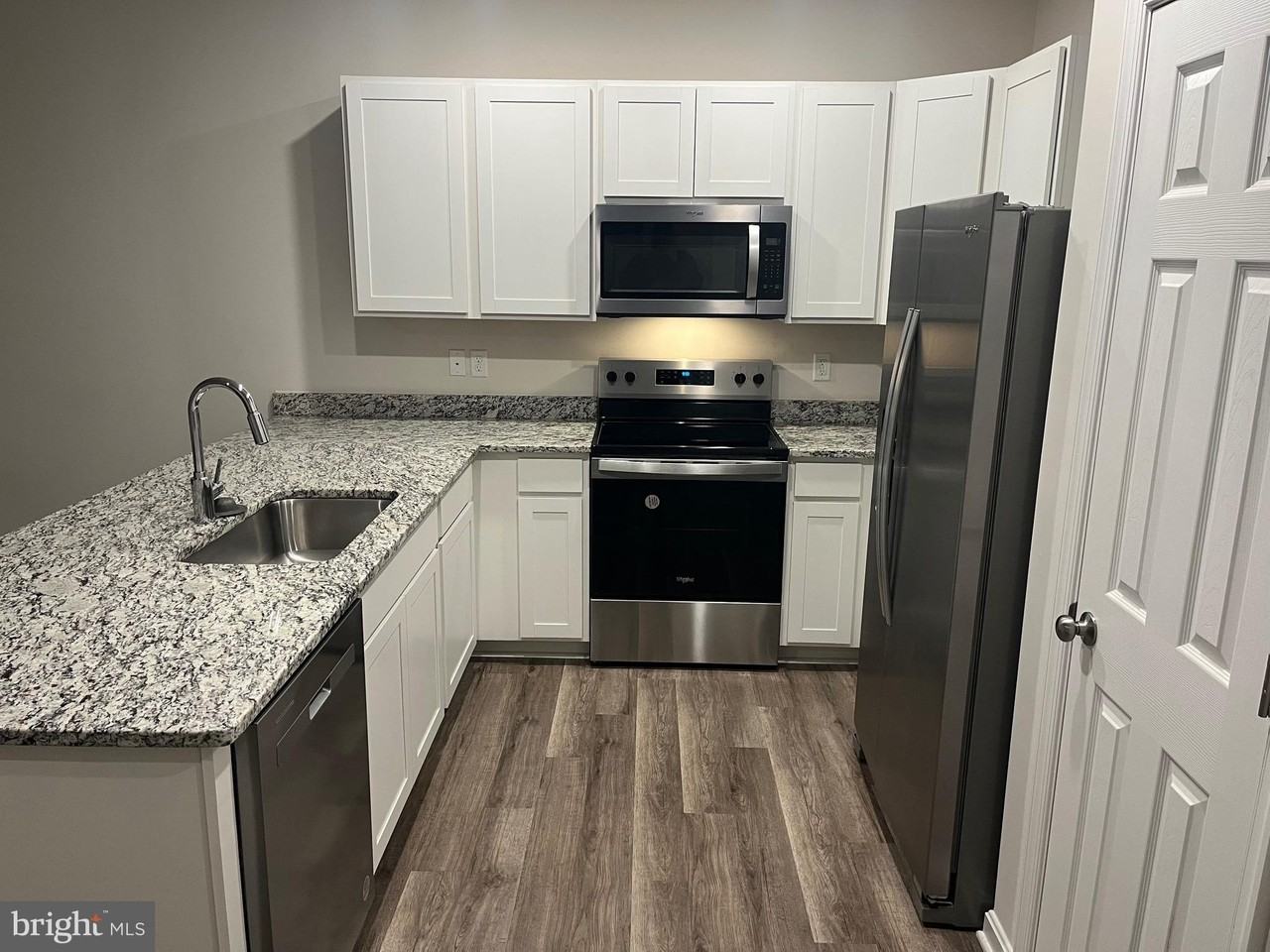 224 Caterpillar Dr - Photo 4 of 25