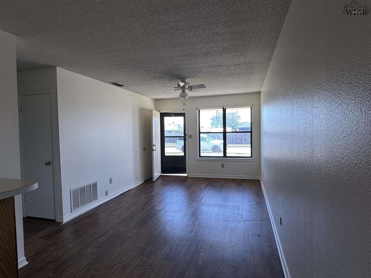 1208 Wendy Rdg - Photo 2 of 12