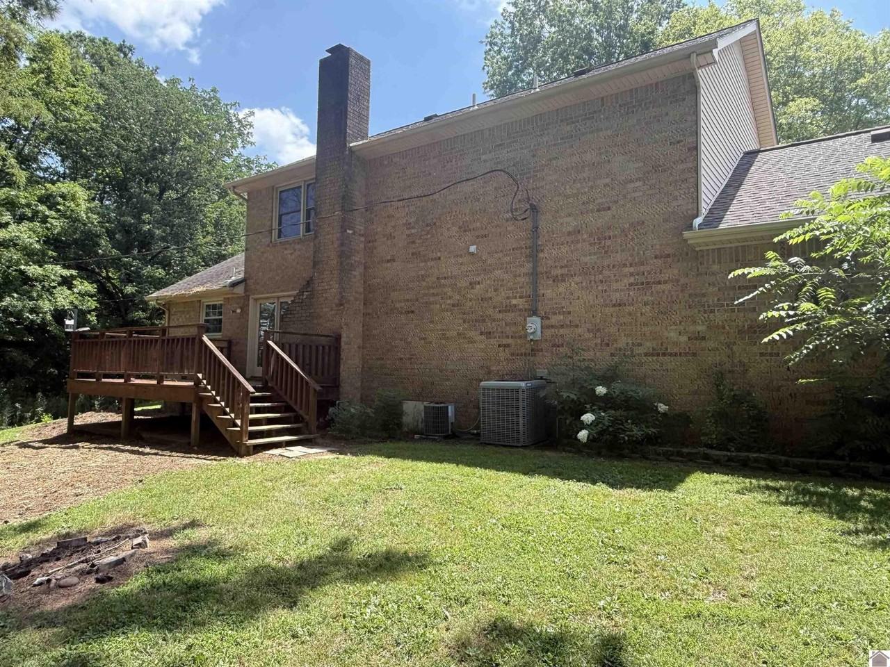 5935 Merrydale Dr - Photo 3 of 16