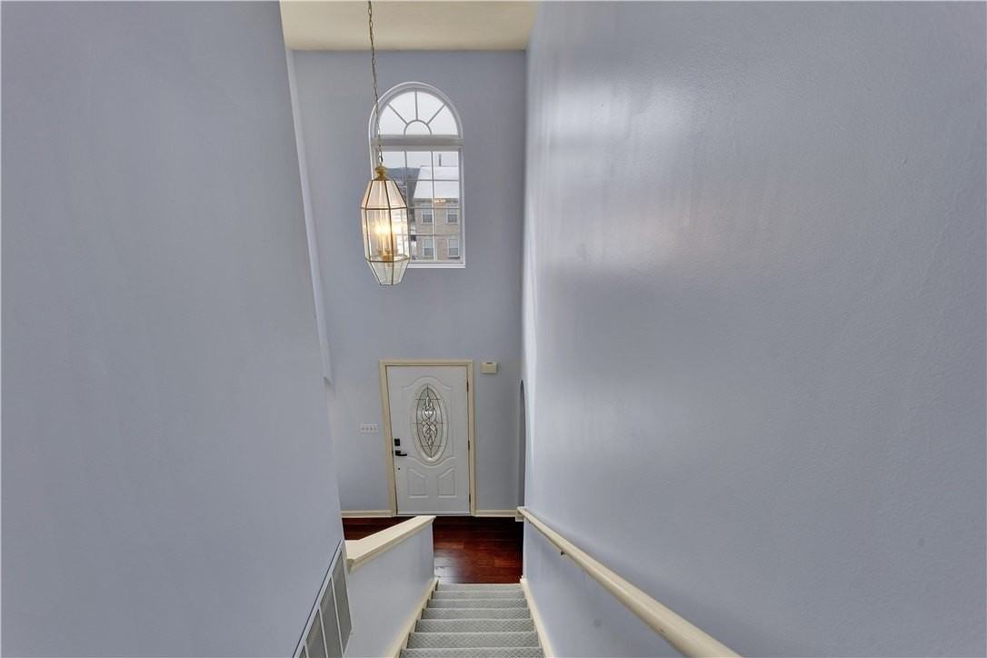 123 Stratford Ct - Photo 4 of 38