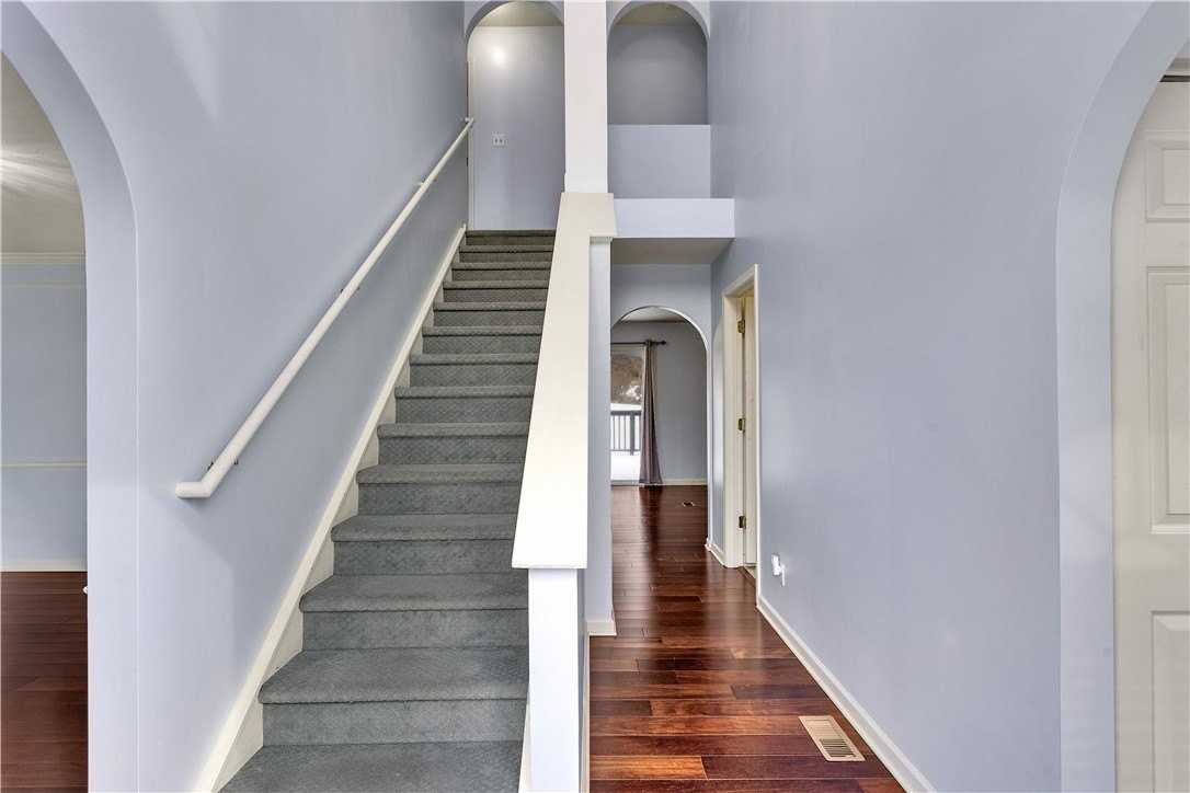 123 Stratford Ct - Photo 5 of 38