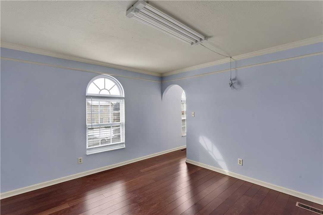 123 Stratford Ct - Photo 6 of 38
