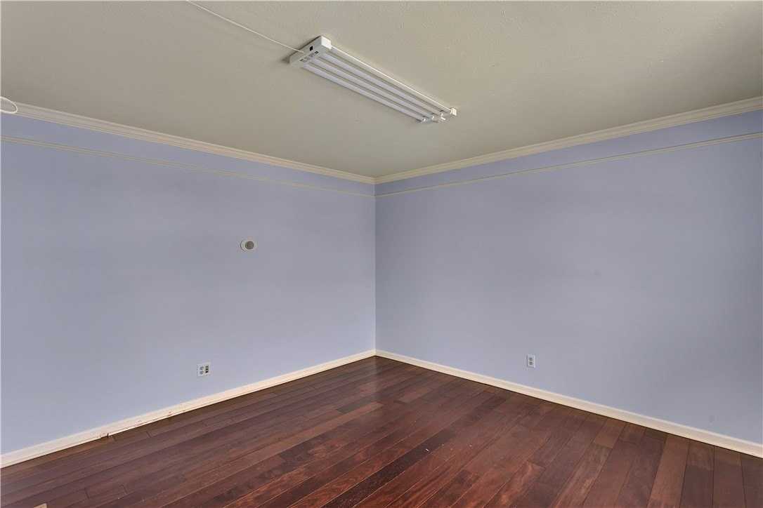 123 Stratford Ct - Photo 7 of 38