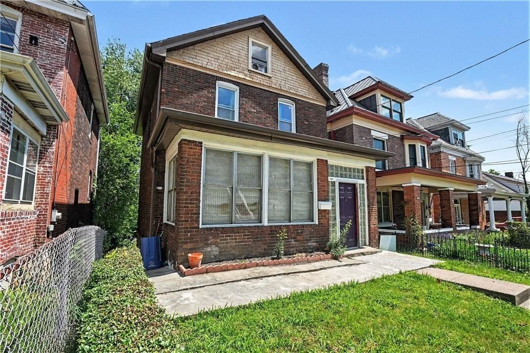 1045 Flemington St - Photo 2 of 26