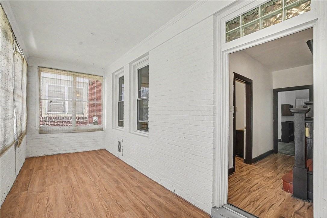 1045 Flemington St - Photo 4 of 26