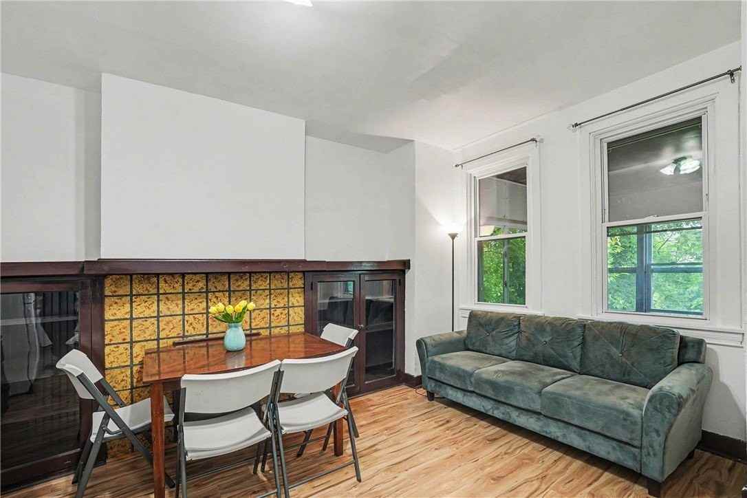 1045 Flemington St - Photo 5 of 26