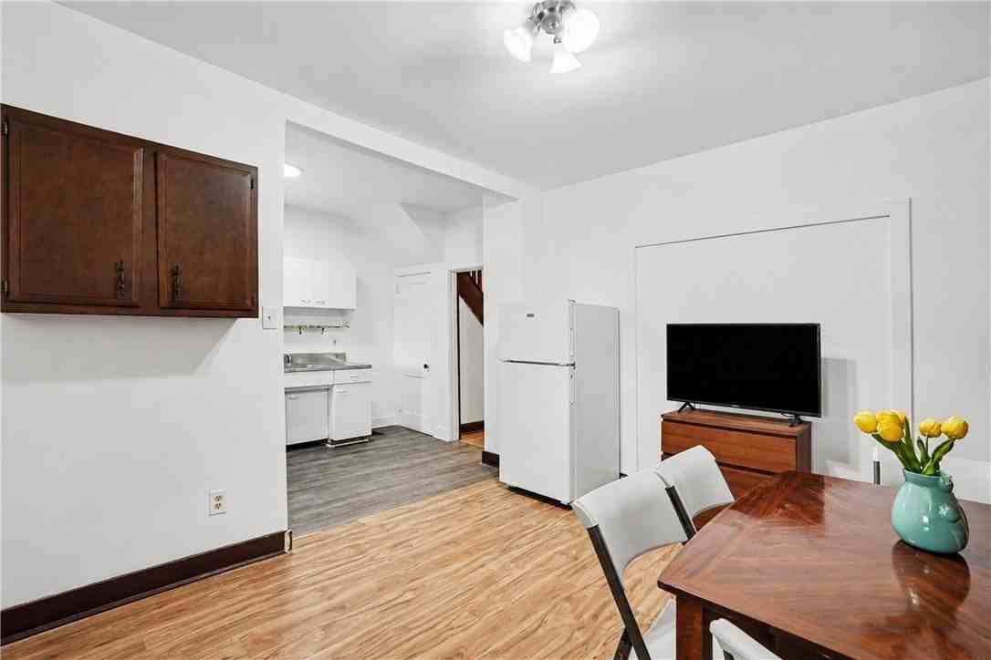 1045 Flemington St - Photo 6 of 26