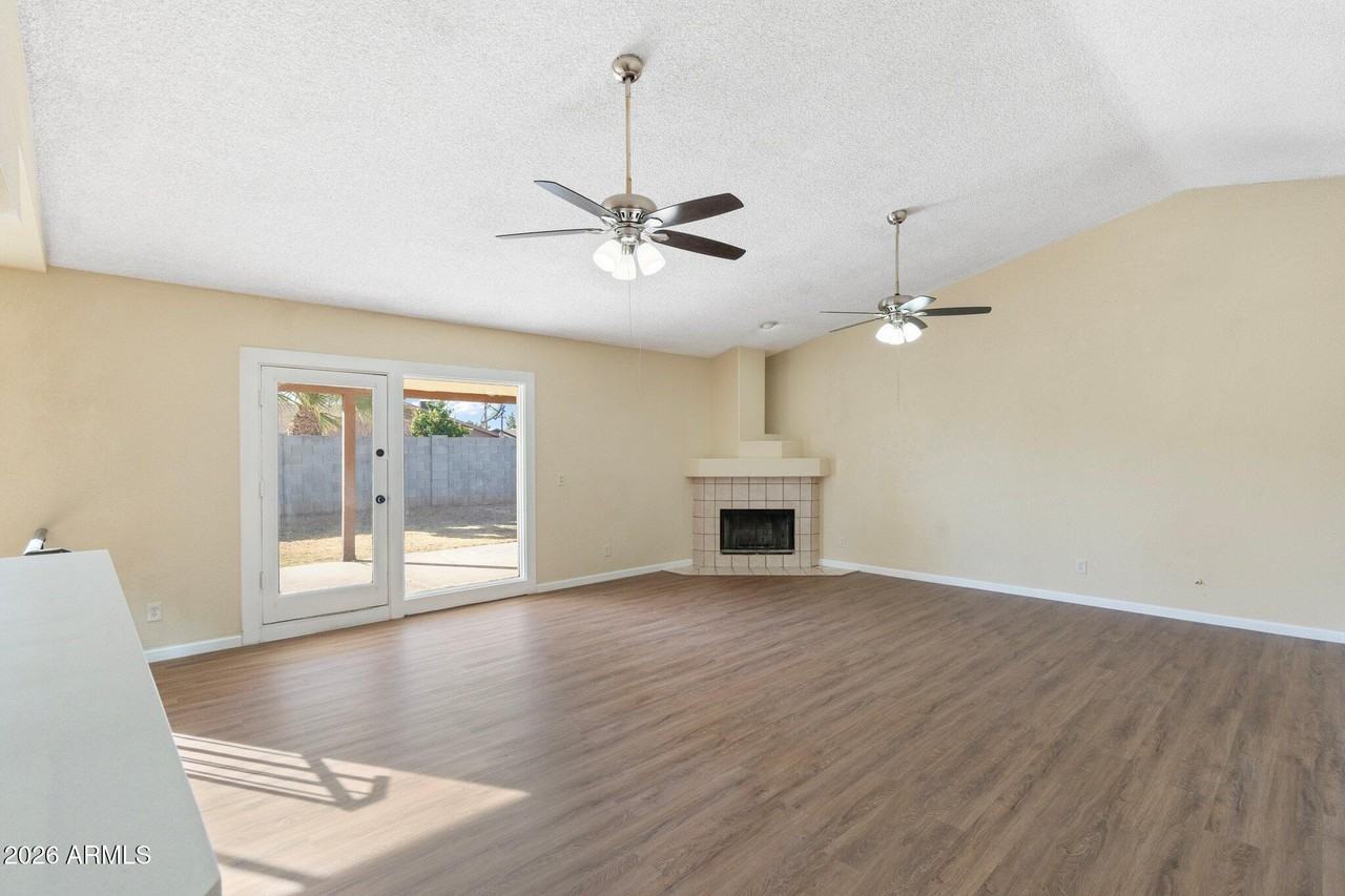 4043 W Sweetwater Ave - Photo 2 of 20