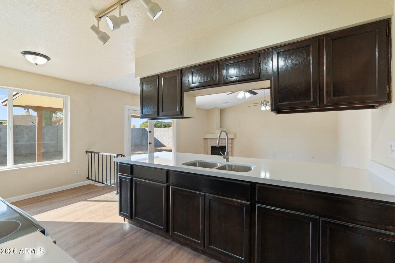 4043 W Sweetwater Ave - Photo 4 of 20