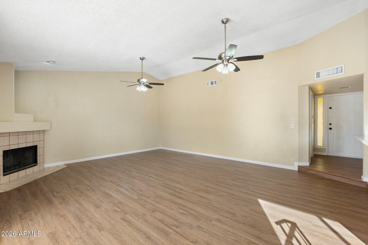 4043 W Sweetwater Ave - Photo 6 of 20