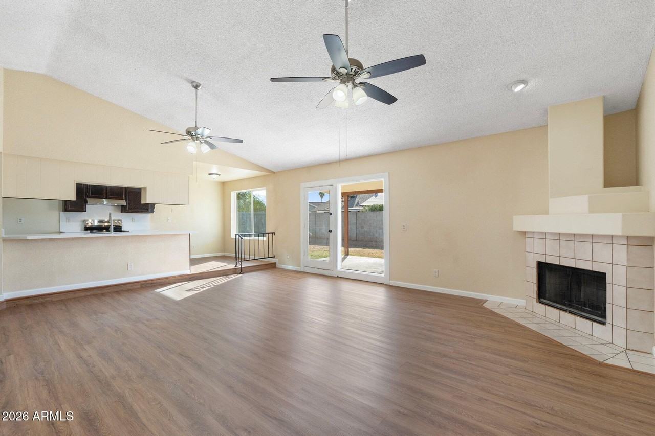 4043 W Sweetwater Ave - Photo 7 of 20