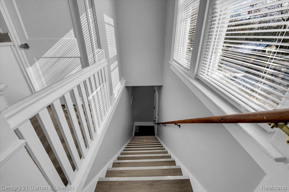 23919 Oxford St - Photo 2 of 26