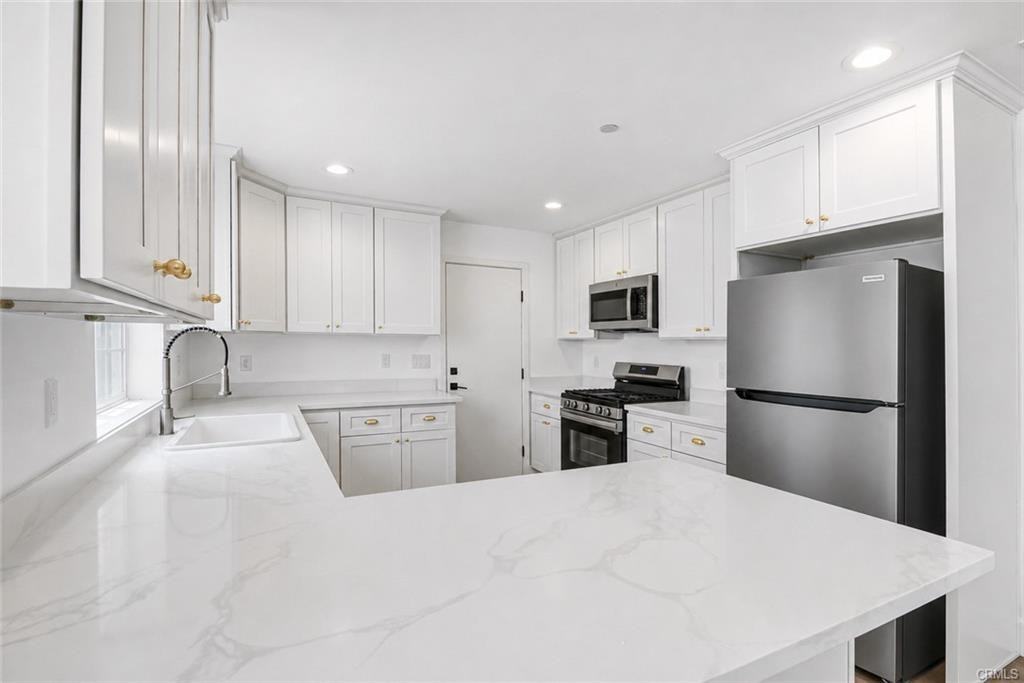 16385 Valencia Ave - Photo 2 of 12
