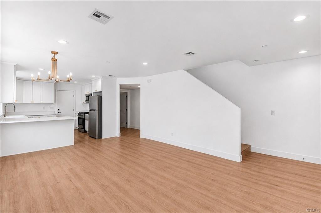 16385 Valencia Ave - Photo 3 of 12