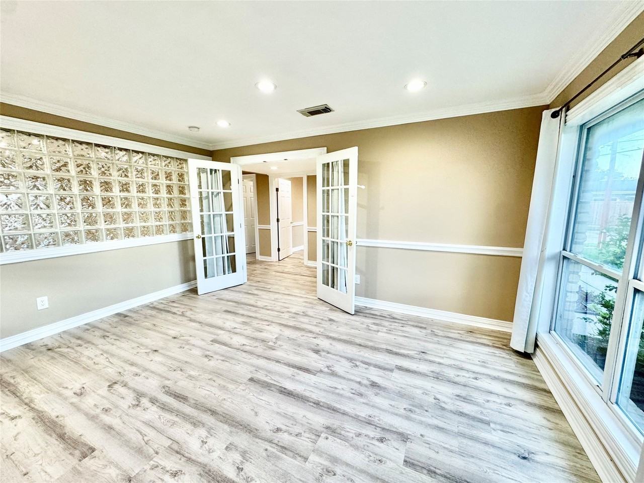 102 Mechanic St - Photo 5 of 25