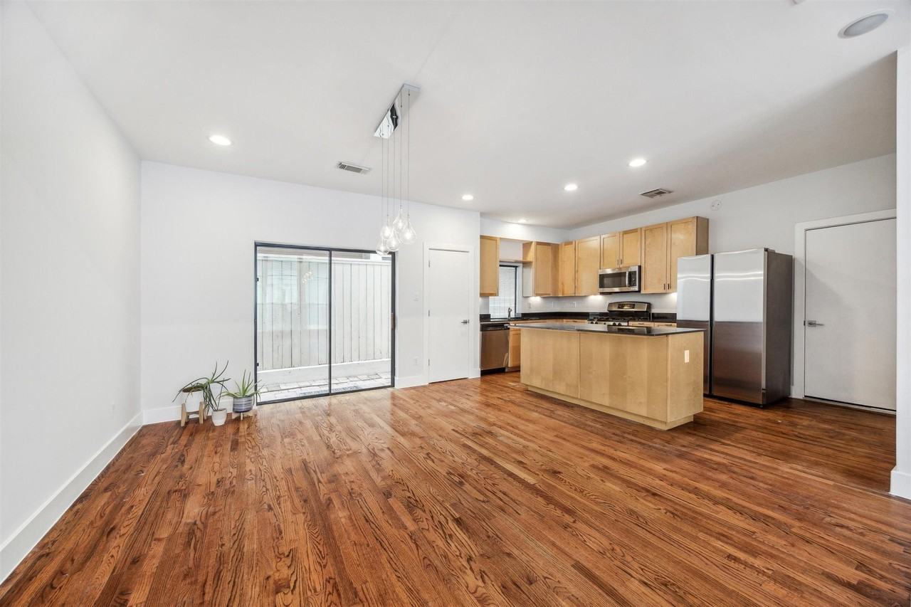 4427 Eigel St - Photo 4 of 20