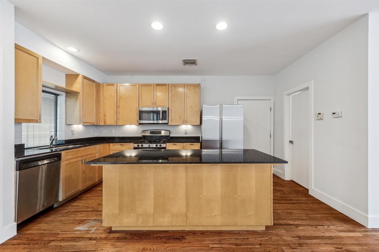 4427 Eigel St - Photo 7 of 20