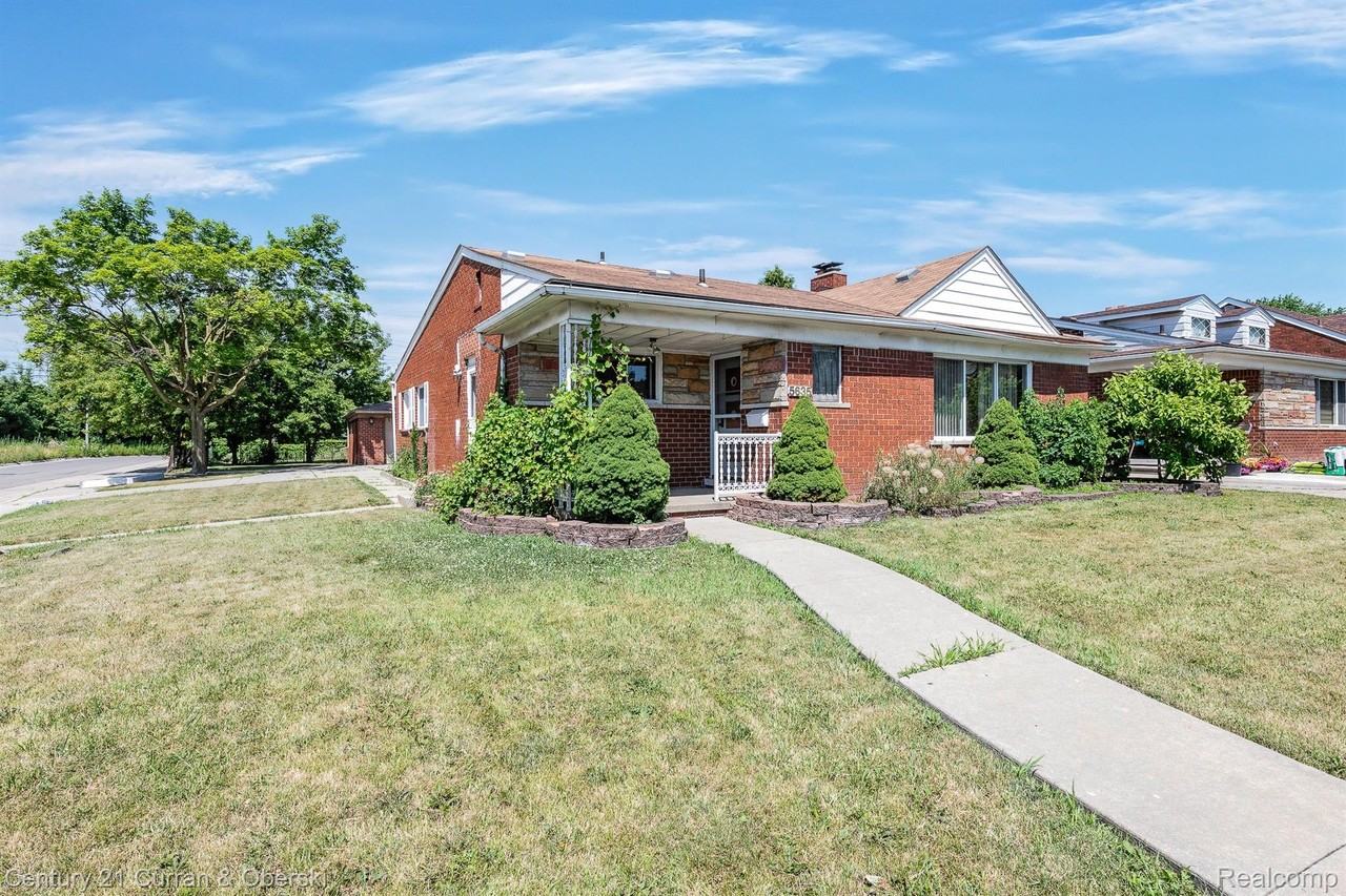 5635 Oakman Blvd - Photo 2 of 25