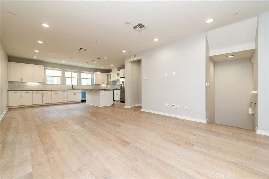21020 Cornerstone Dr - Photo 2 of 30
