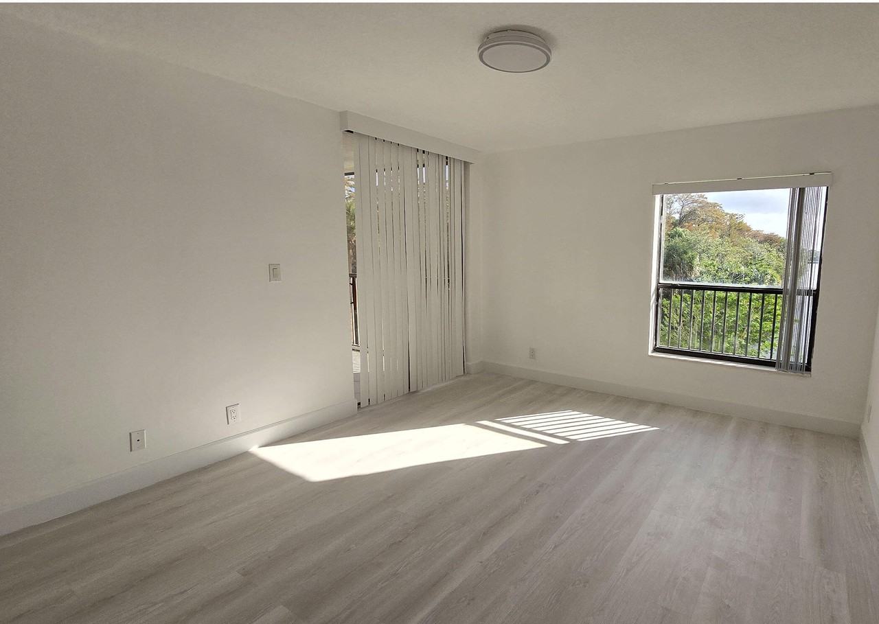 3000 Nw 42nd Ave - Photo 5 of 17