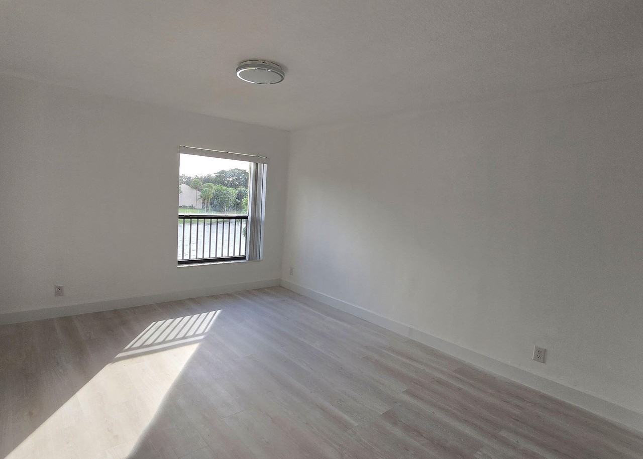 3000 Nw 42nd Ave - Photo 6 of 17