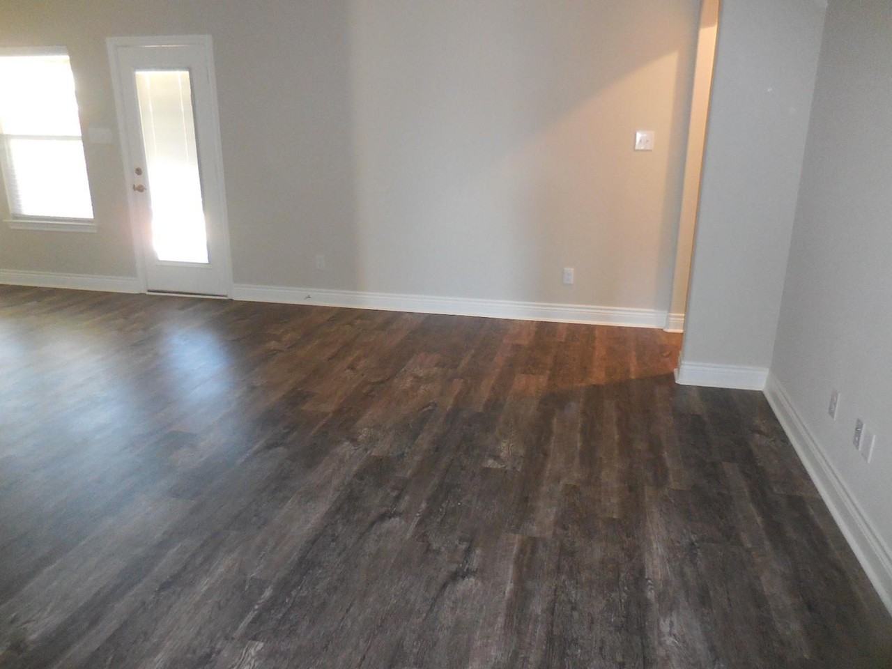 7702 Grant Ln - Photo 4 of 17