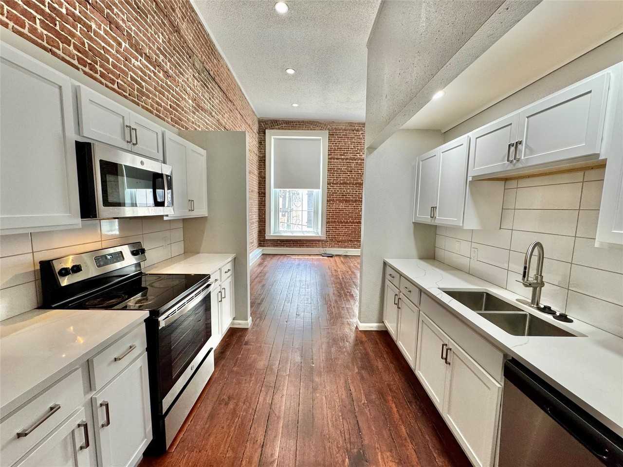 2309 Strand St ##2d - Photo 7 of 28